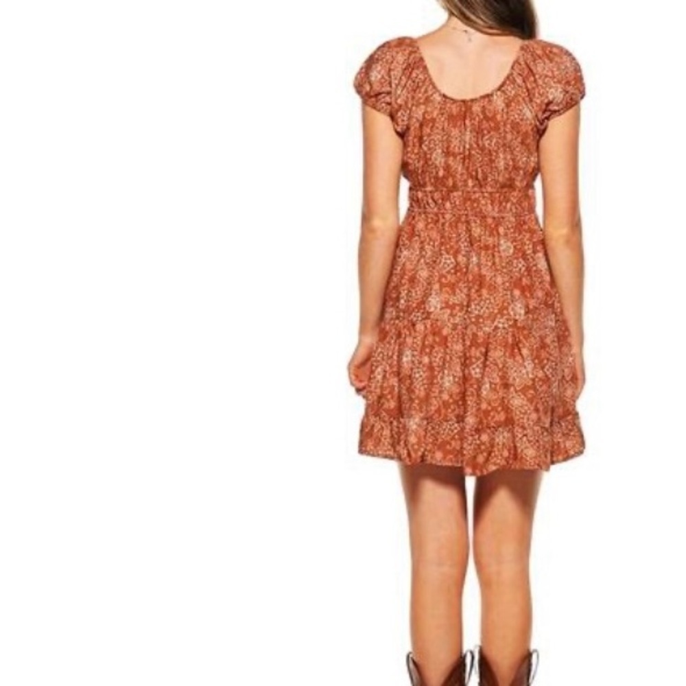 NO COMMENT Juniors floral tired hem mini dress size M - Picture 2 of 6